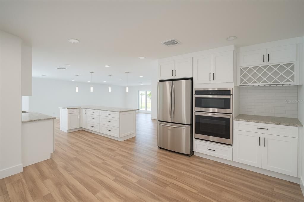 For Sale: $340,000 (3 beds, 3 baths, 1881 Square Feet)