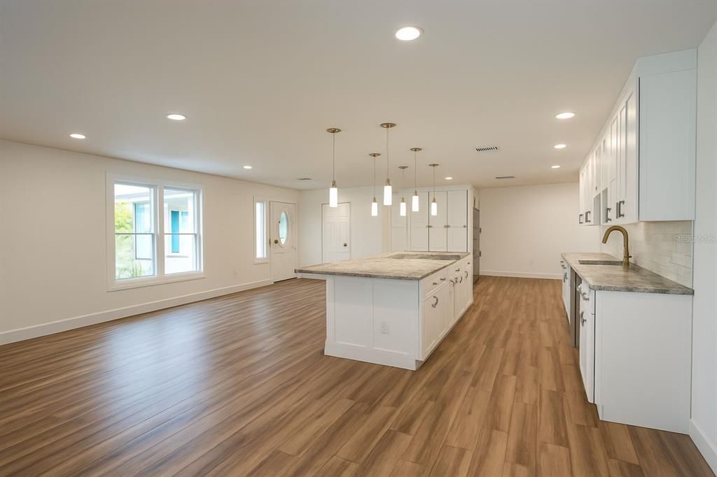 For Sale: $340,000 (3 beds, 3 baths, 1881 Square Feet)