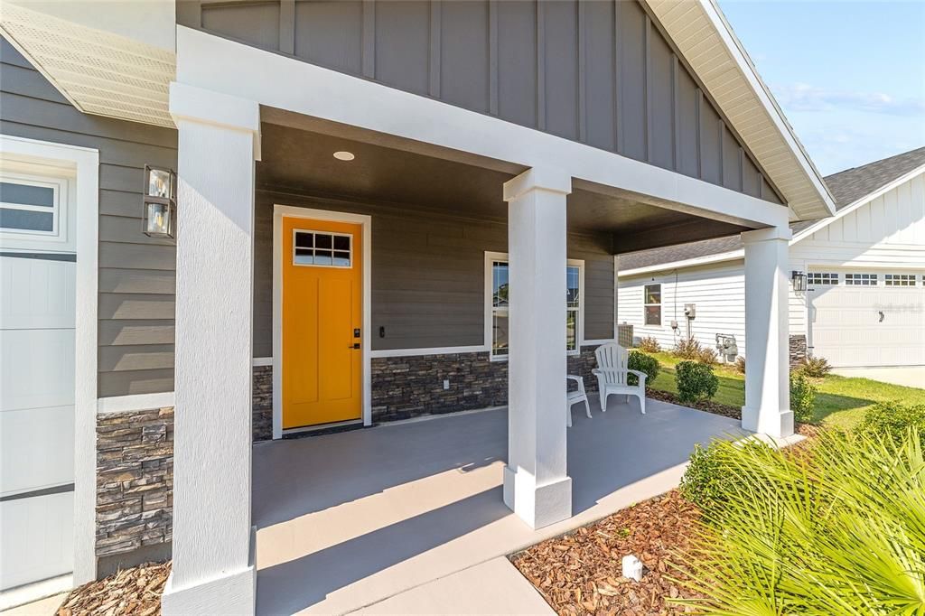 合同活跃: $444,900 (4 贝兹, 2 浴室, 2070 平方英尺)