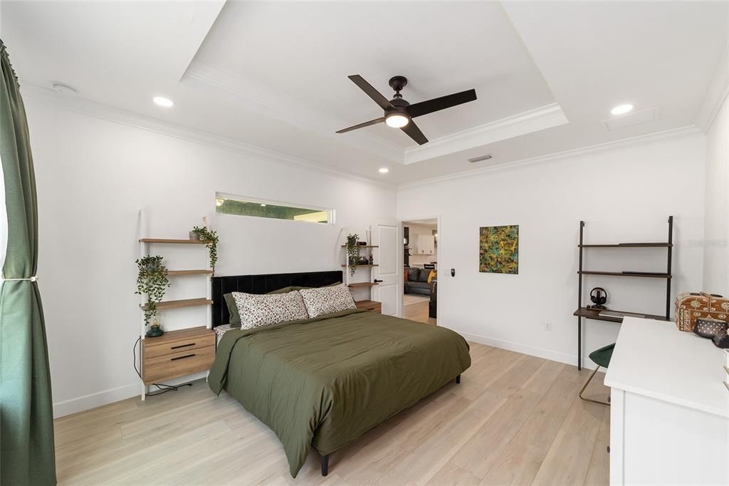 合同活跃: $444,900 (4 贝兹, 2 浴室, 2070 平方英尺)