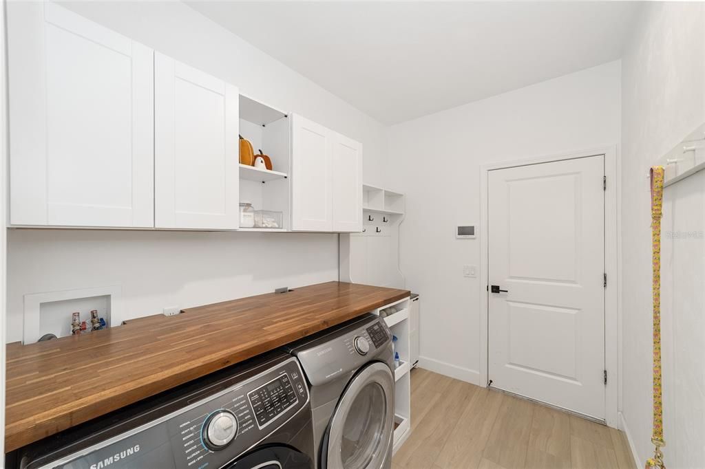 合同活跃: $444,900 (4 贝兹, 2 浴室, 2070 平方英尺)