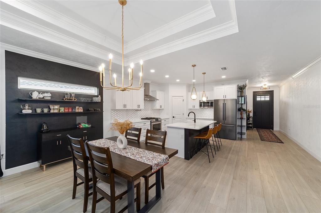 合同活跃: $444,900 (4 贝兹, 2 浴室, 2070 平方英尺)