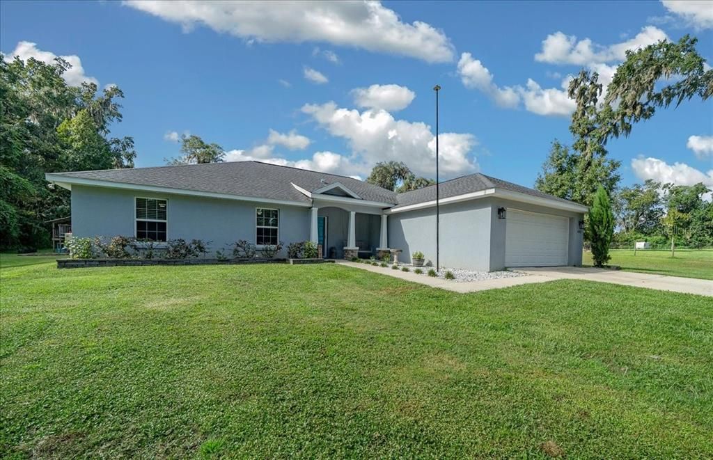 Под контрактом: $565,900 (4 спален, 3 ванн, 1882 Квадратных фут)