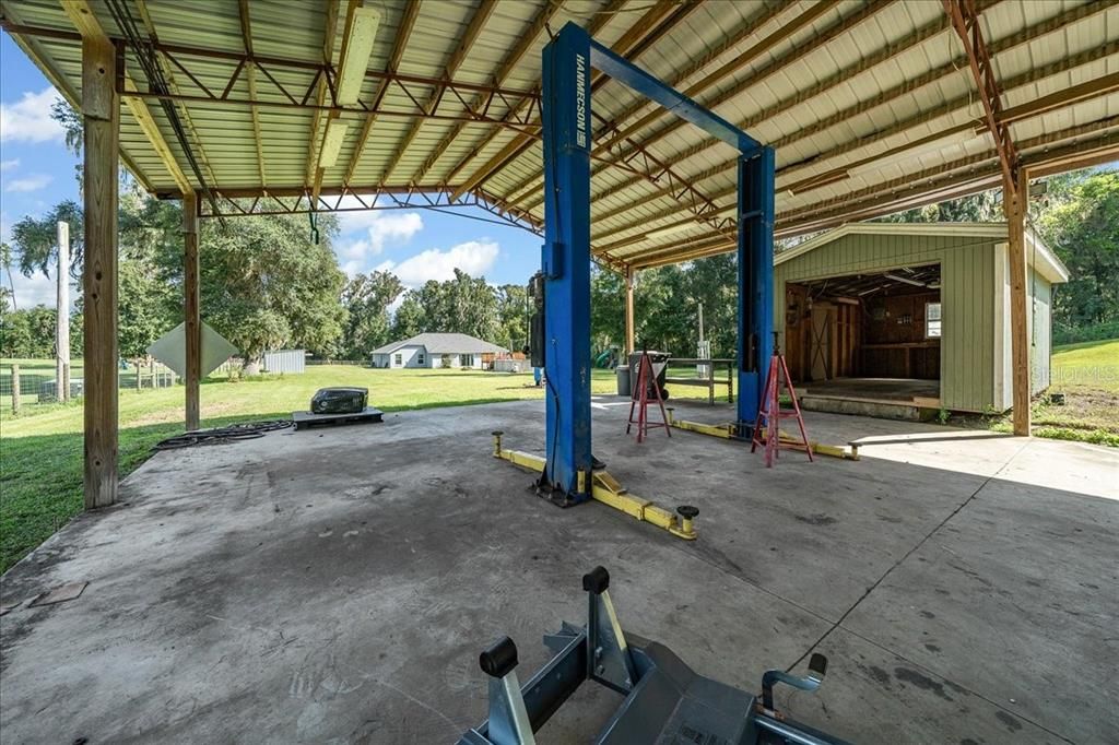 Под контрактом: $565,900 (4 спален, 3 ванн, 1882 Квадратных фут)