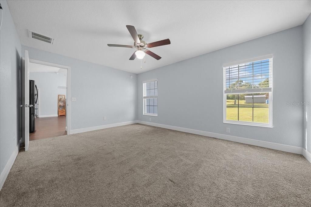 Под контрактом: $565,900 (4 спален, 3 ванн, 1882 Квадратных фут)