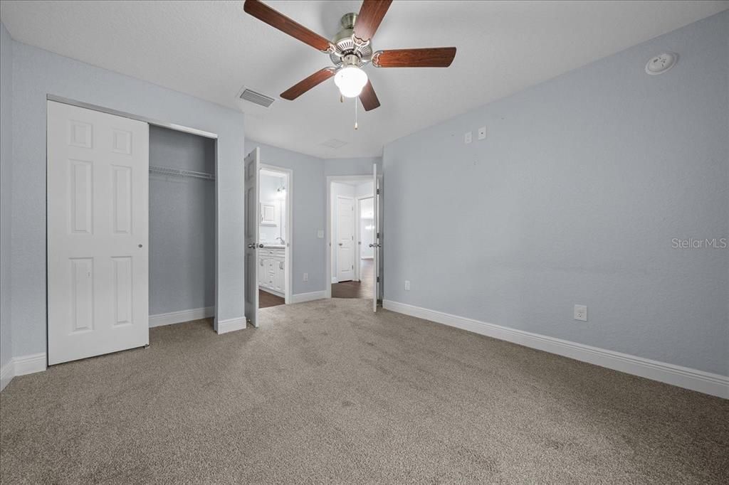 Под контрактом: $565,900 (4 спален, 3 ванн, 1882 Квадратных фут)