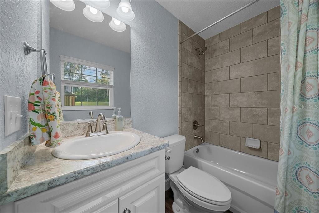 Под контрактом: $565,900 (4 спален, 3 ванн, 1882 Квадратных фут)