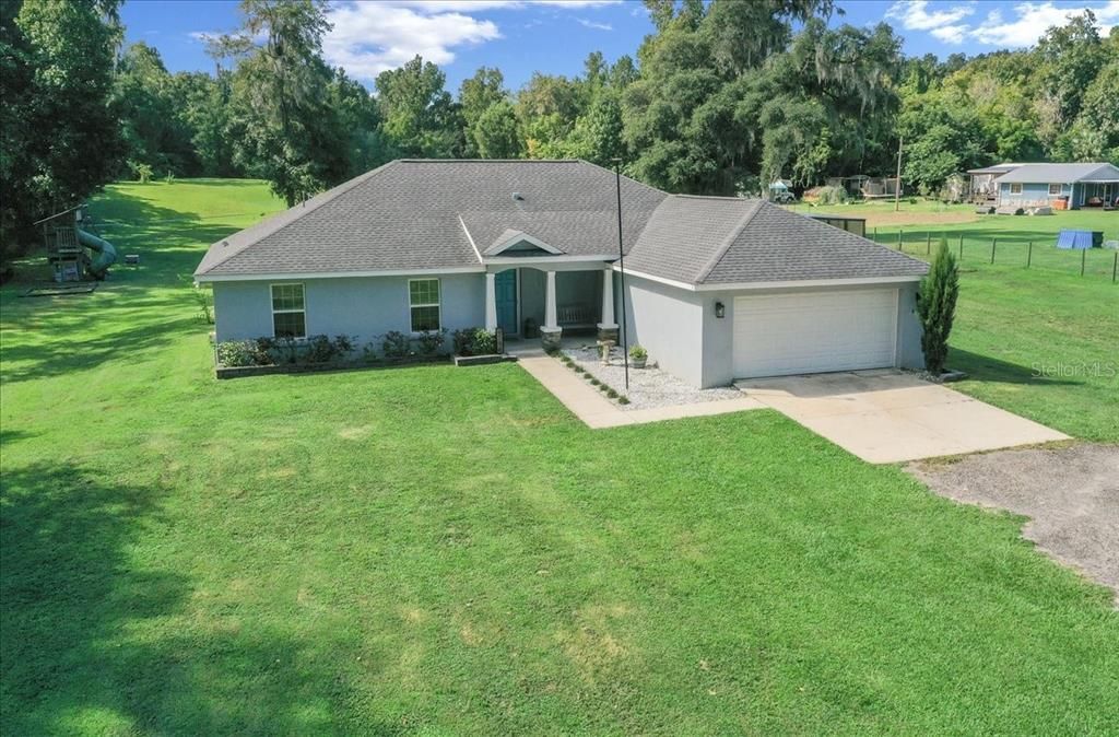 Под контрактом: $565,900 (4 спален, 3 ванн, 1882 Квадратных фут)