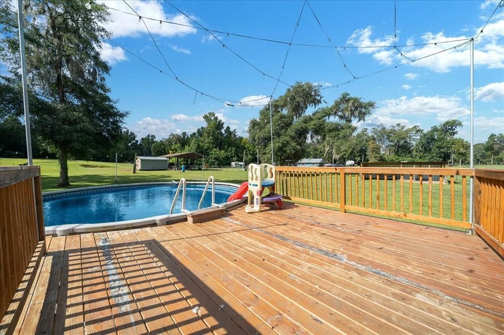 Под контрактом: $565,900 (4 спален, 3 ванн, 1882 Квадратных фут)