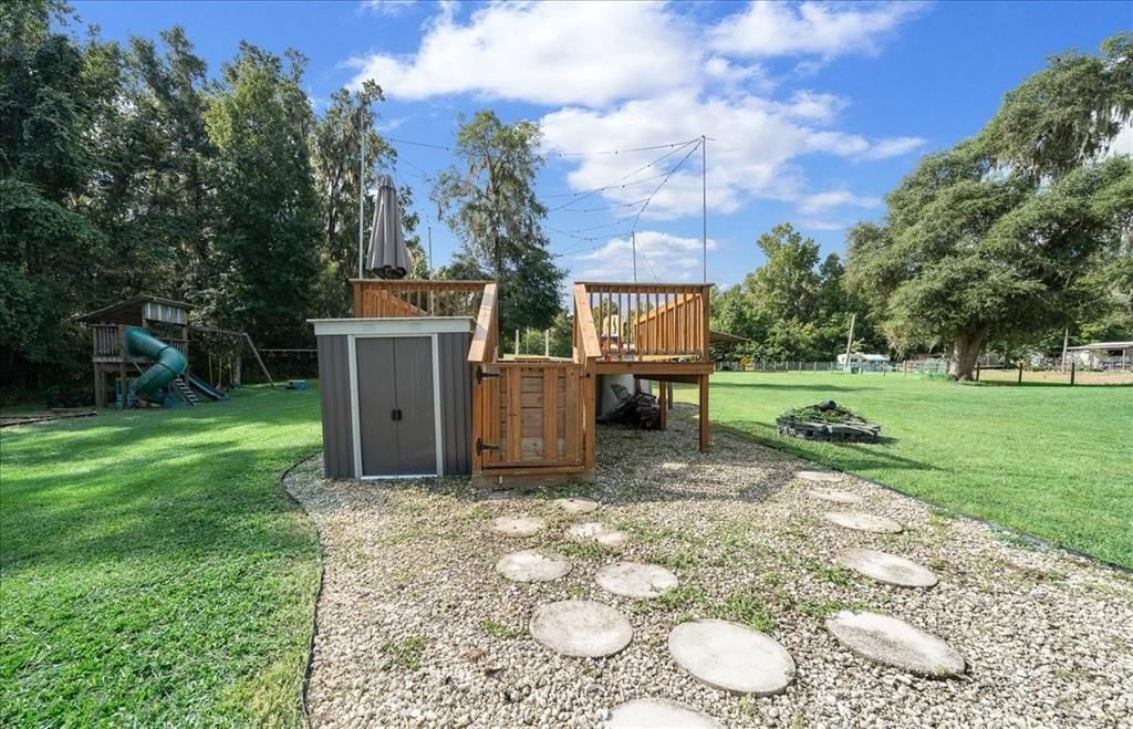 Под контрактом: $565,900 (4 спален, 3 ванн, 1882 Квадратных фут)