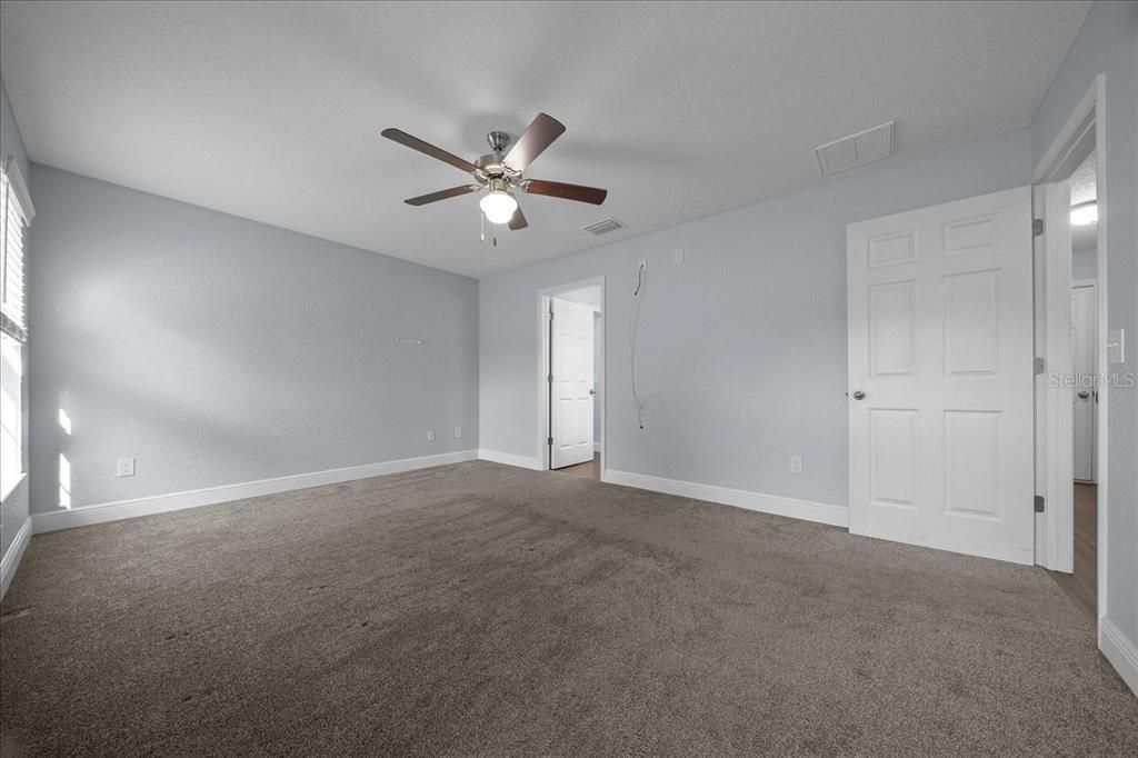 Под контрактом: $565,900 (4 спален, 3 ванн, 1882 Квадратных фут)