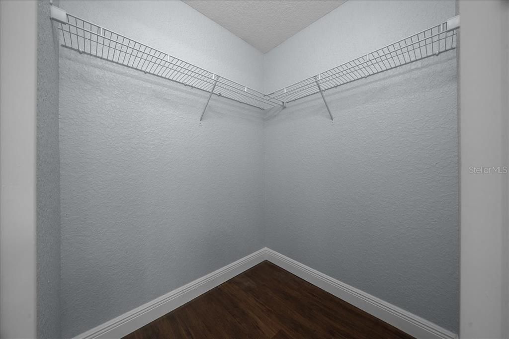 Под контрактом: $565,900 (4 спален, 3 ванн, 1882 Квадратных фут)