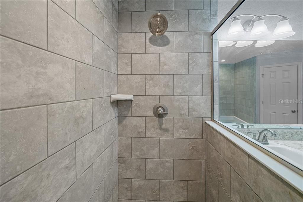 Под контрактом: $565,900 (4 спален, 3 ванн, 1882 Квадратных фут)