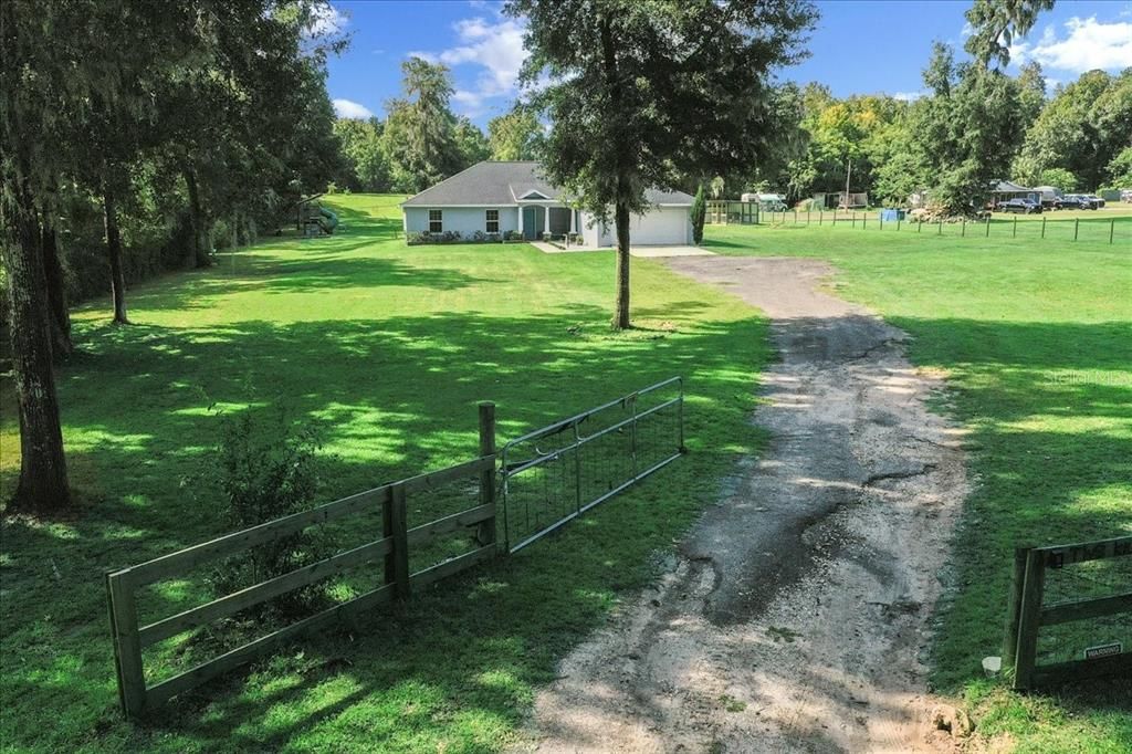 Под контрактом: $565,900 (4 спален, 3 ванн, 1882 Квадратных фут)