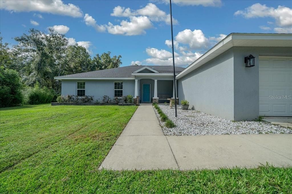 Под контрактом: $565,900 (4 спален, 3 ванн, 1882 Квадратных фут)