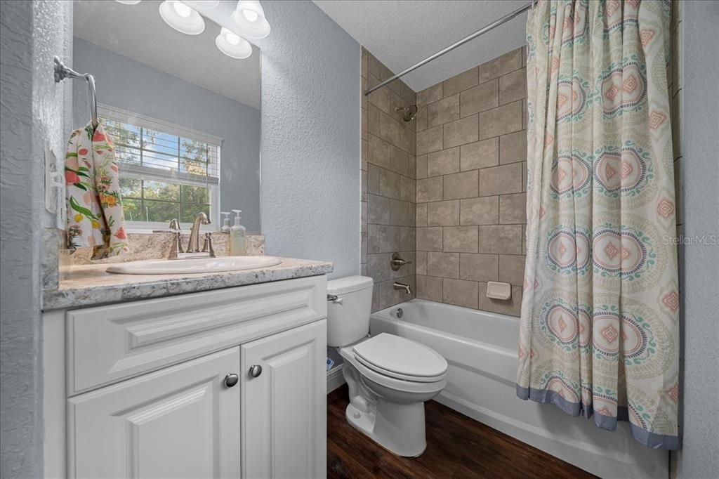 Под контрактом: $565,900 (4 спален, 3 ванн, 1882 Квадратных фут)