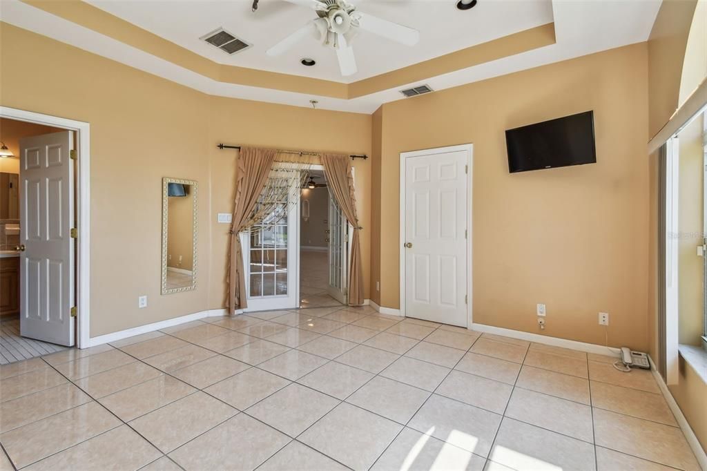 出租: $5,200 (4 贝兹, 5 浴室, 4440 平方英尺)