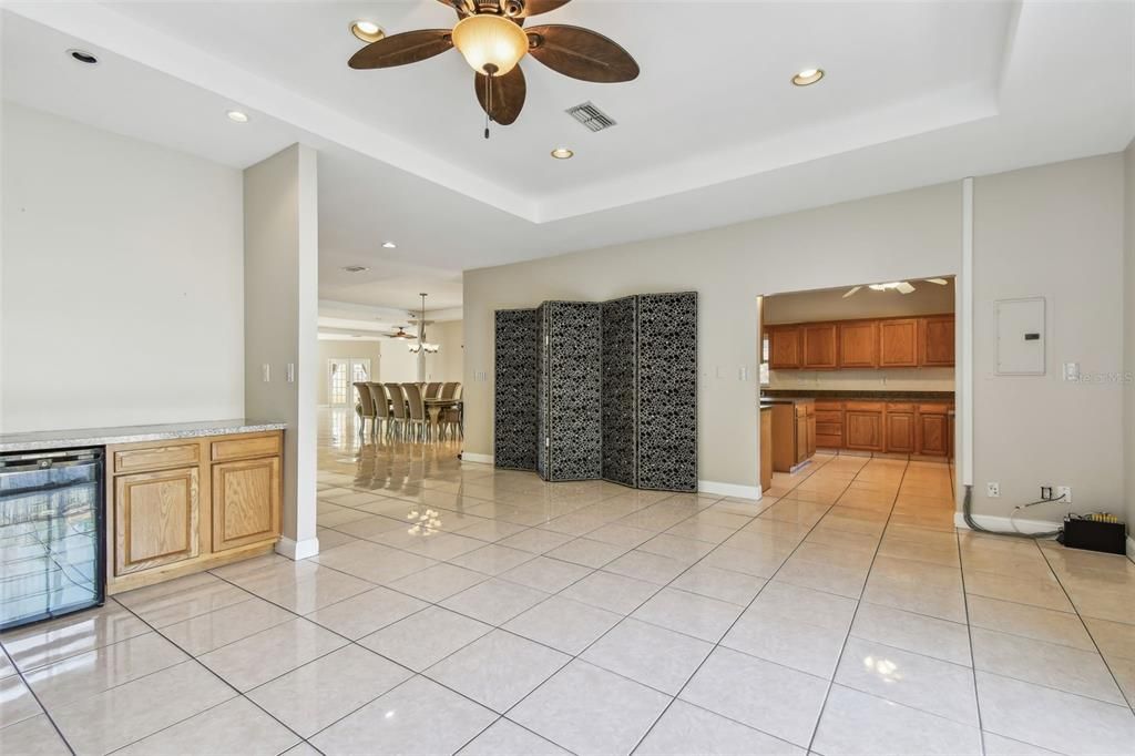 出租: $5,200 (4 贝兹, 5 浴室, 4440 平方英尺)