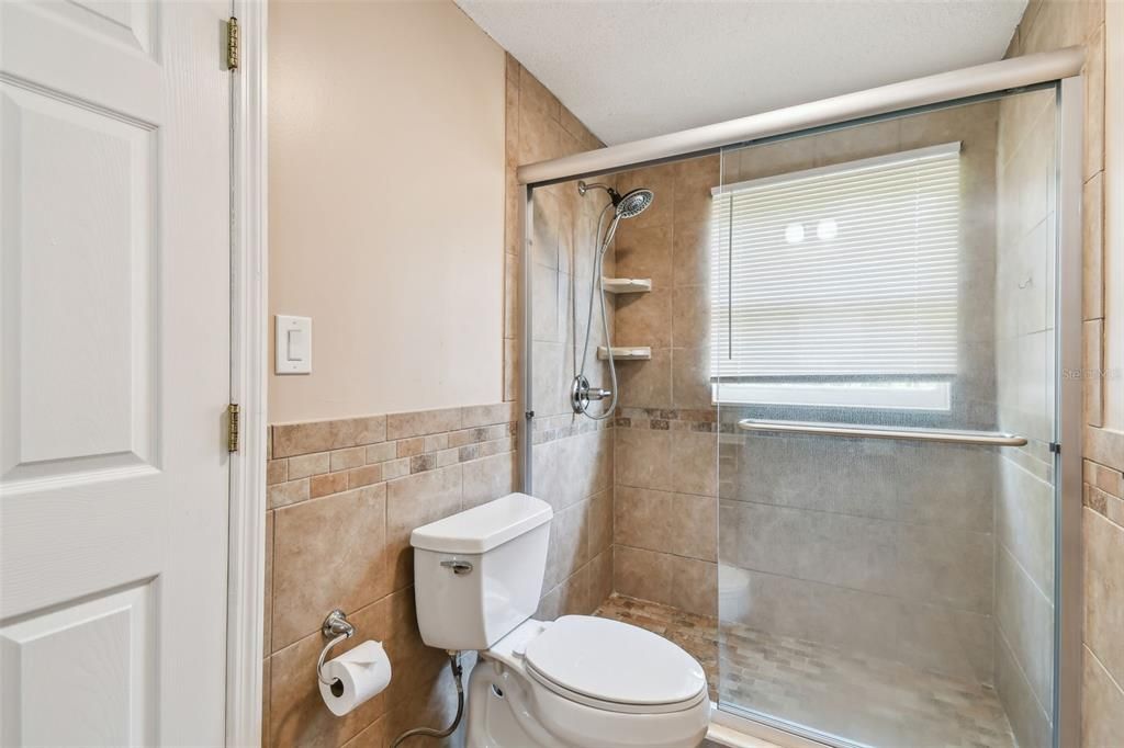 出租: $5,200 (4 贝兹, 5 浴室, 4440 平方英尺)