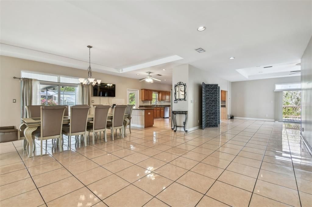 出租: $5,200 (4 贝兹, 5 浴室, 4440 平方英尺)