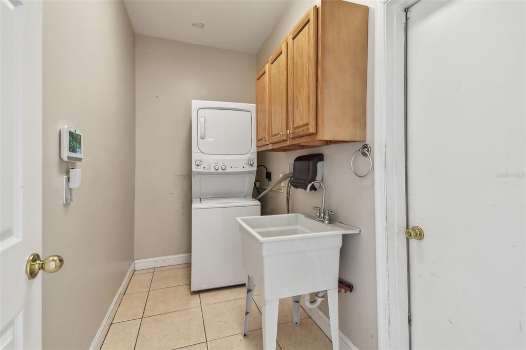 出租: $5,200 (4 贝兹, 5 浴室, 4440 平方英尺)