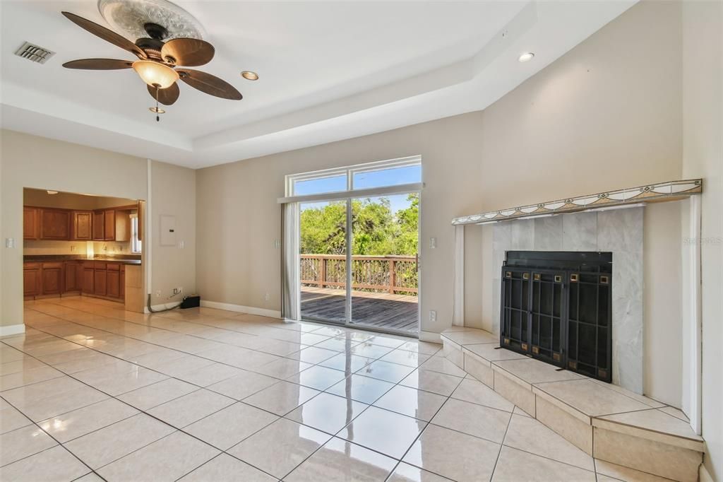 出租: $5,200 (4 贝兹, 5 浴室, 4440 平方英尺)