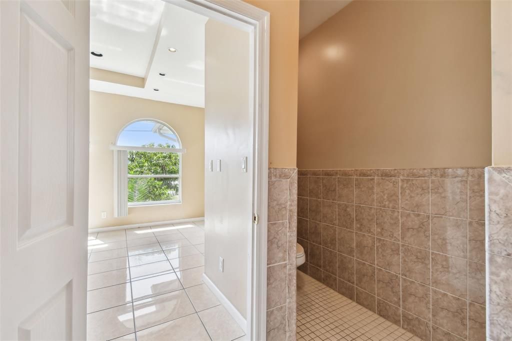 出租: $5,200 (4 贝兹, 5 浴室, 4440 平方英尺)