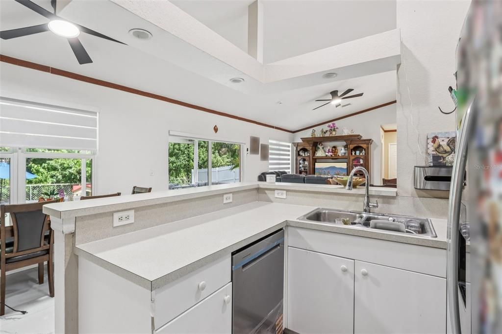 На продажу: $320,000 (3 спален, 2 ванн, 1497 Квадратных фут)