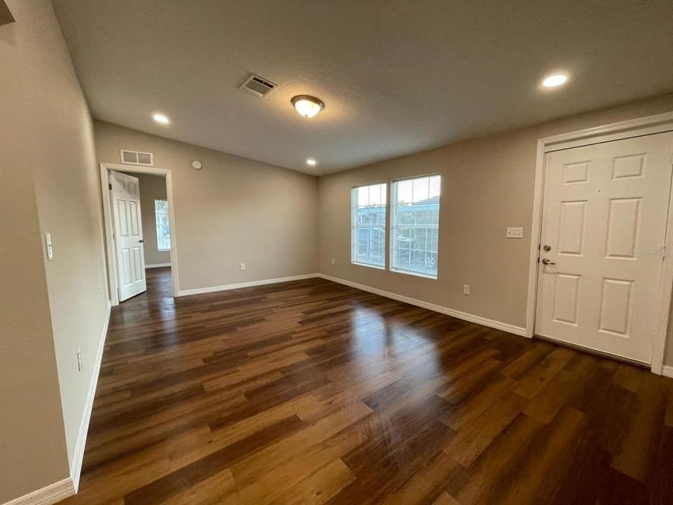 For Sale: $229,900 (3 beds, 2 baths, 1296 Square Feet)