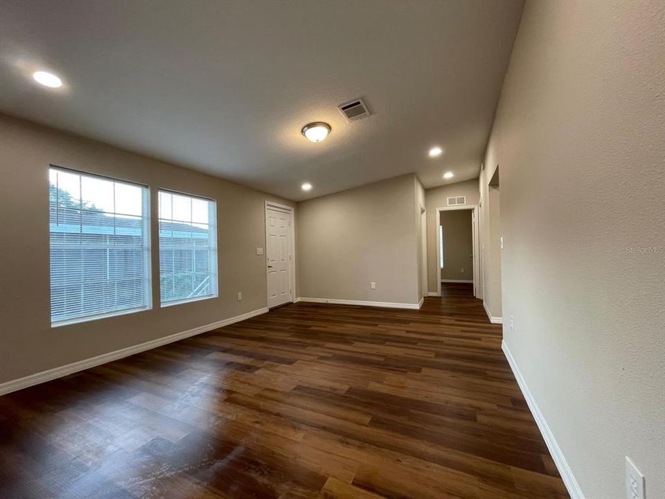 For Sale: $229,900 (3 beds, 2 baths, 1296 Square Feet)