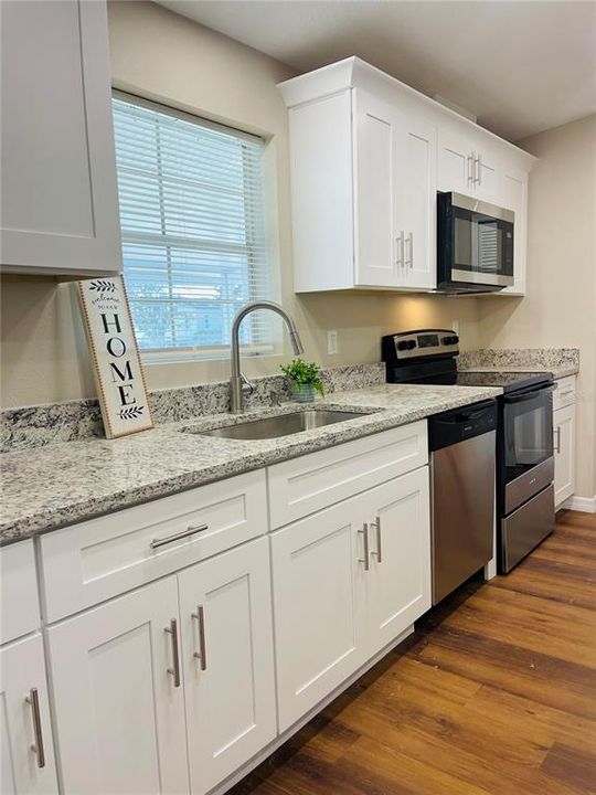 For Sale: $229,900 (3 beds, 2 baths, 1296 Square Feet)