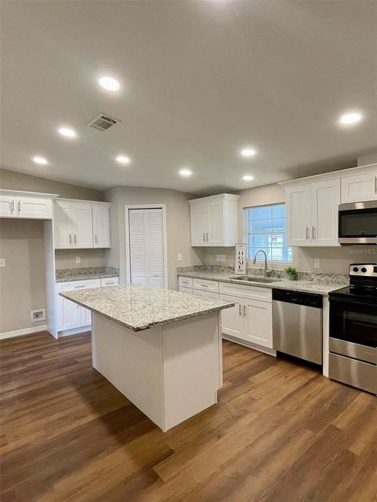 For Sale: $229,900 (3 beds, 2 baths, 1296 Square Feet)