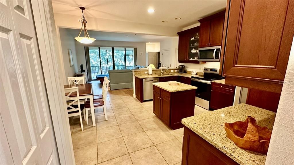 待售: $669,000 (3 贝兹, 2 浴室, 2435 平方英尺)