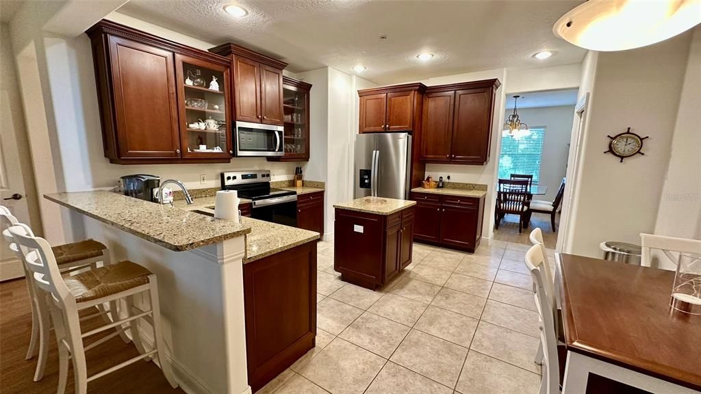 待售: $669,000 (3 贝兹, 2 浴室, 2435 平方英尺)