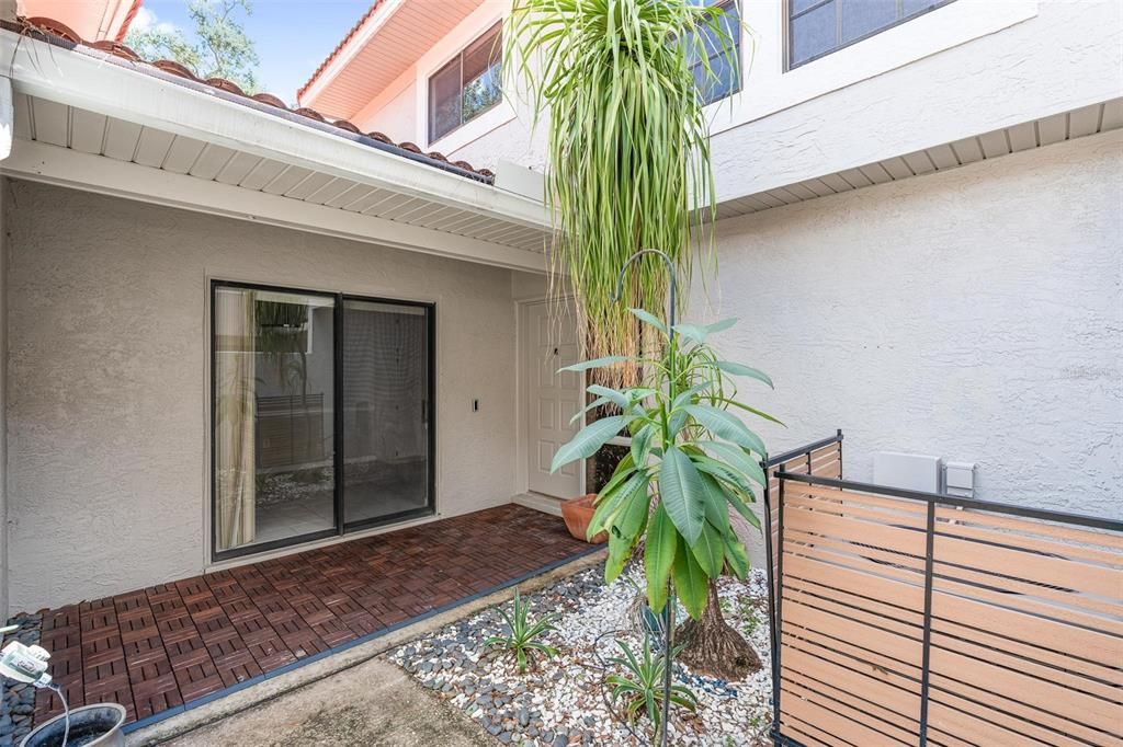 Под контрактом: $464,900 (3 спален, 2 ванн, 1670 Квадратных фут)