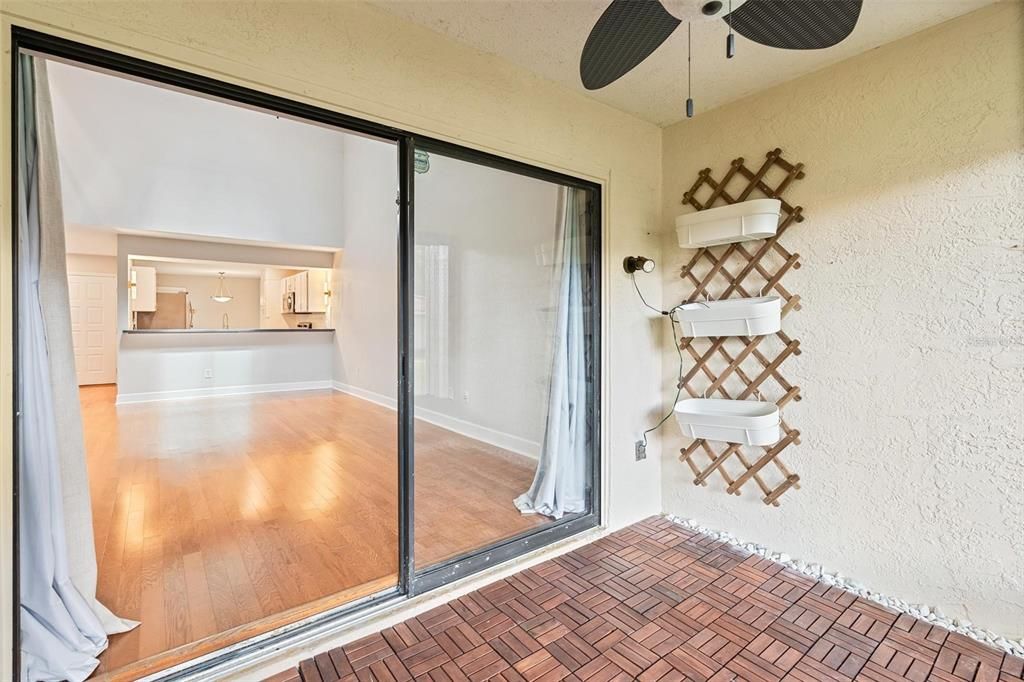 Под контрактом: $464,900 (3 спален, 2 ванн, 1670 Квадратных фут)