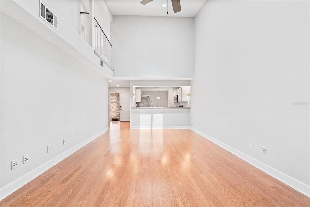 Под контрактом: $464,900 (3 спален, 2 ванн, 1670 Квадратных фут)