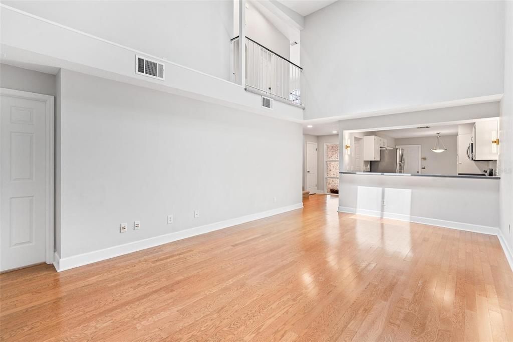 Под контрактом: $464,900 (3 спален, 2 ванн, 1670 Квадратных фут)