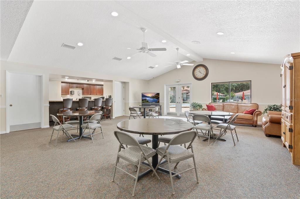 Под контрактом: $464,900 (3 спален, 2 ванн, 1670 Квадратных фут)