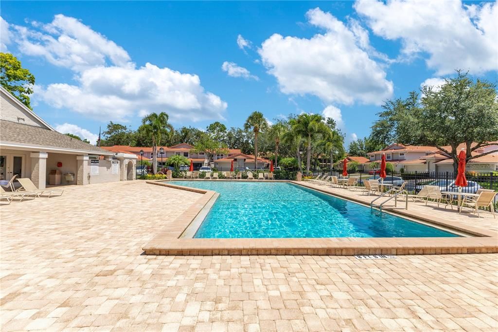 Под контрактом: $464,900 (3 спален, 2 ванн, 1670 Квадратных фут)