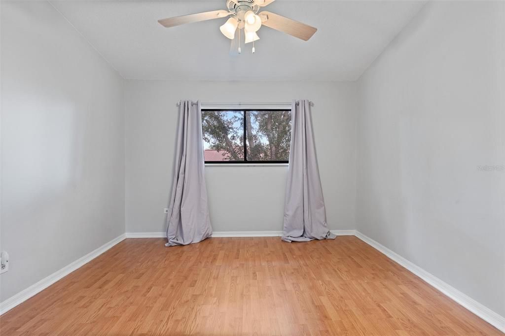 Под контрактом: $464,900 (3 спален, 2 ванн, 1670 Квадратных фут)