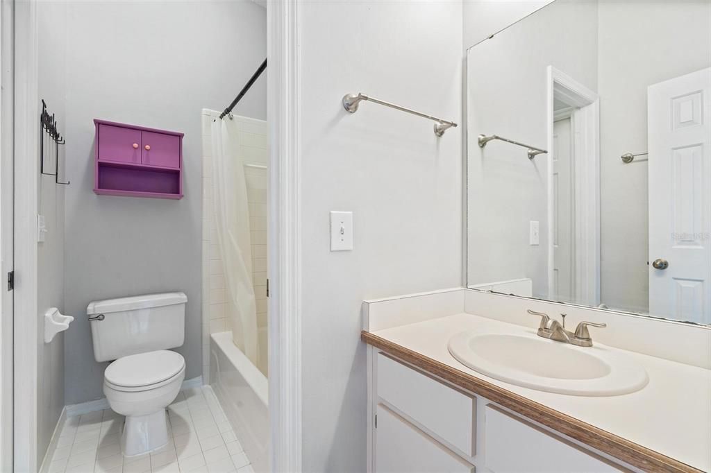 Под контрактом: $464,900 (3 спален, 2 ванн, 1670 Квадратных фут)