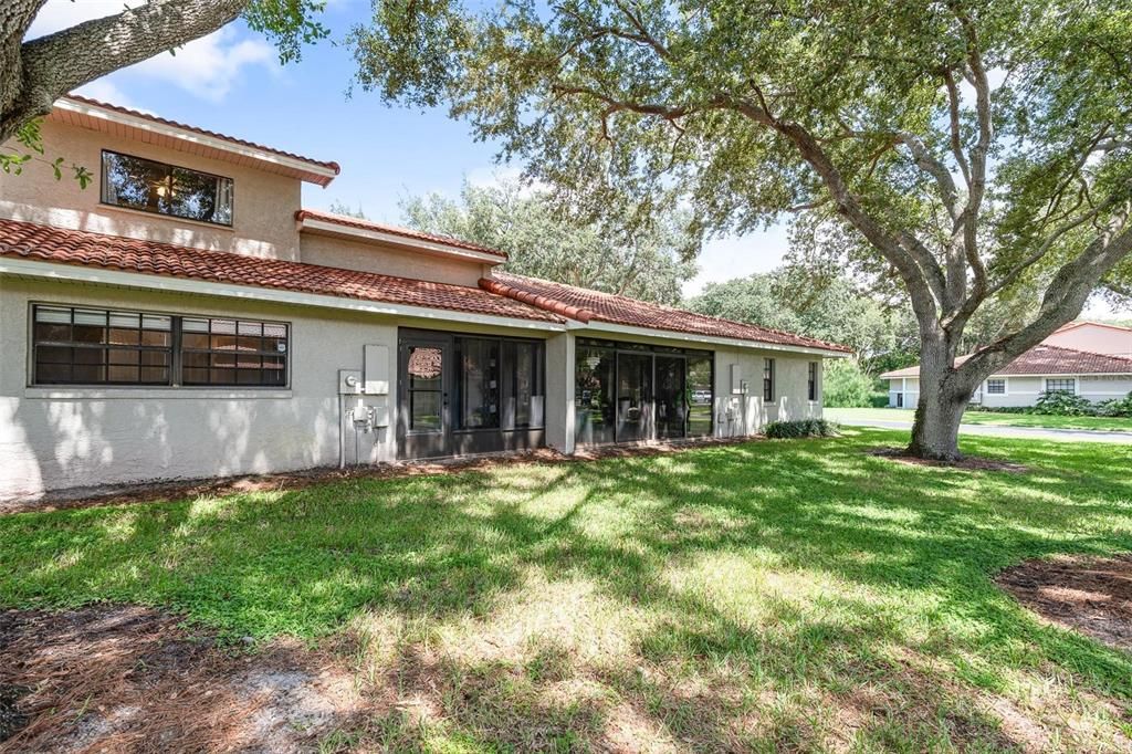 Под контрактом: $464,900 (3 спален, 2 ванн, 1670 Квадратных фут)