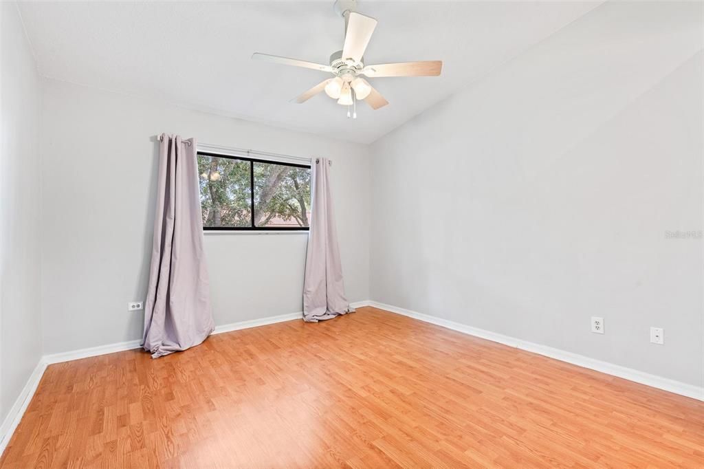 Под контрактом: $464,900 (3 спален, 2 ванн, 1670 Квадратных фут)