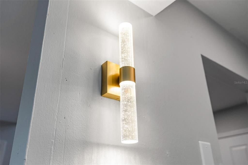 Под контрактом: $464,900 (3 спален, 2 ванн, 1670 Квадратных фут)