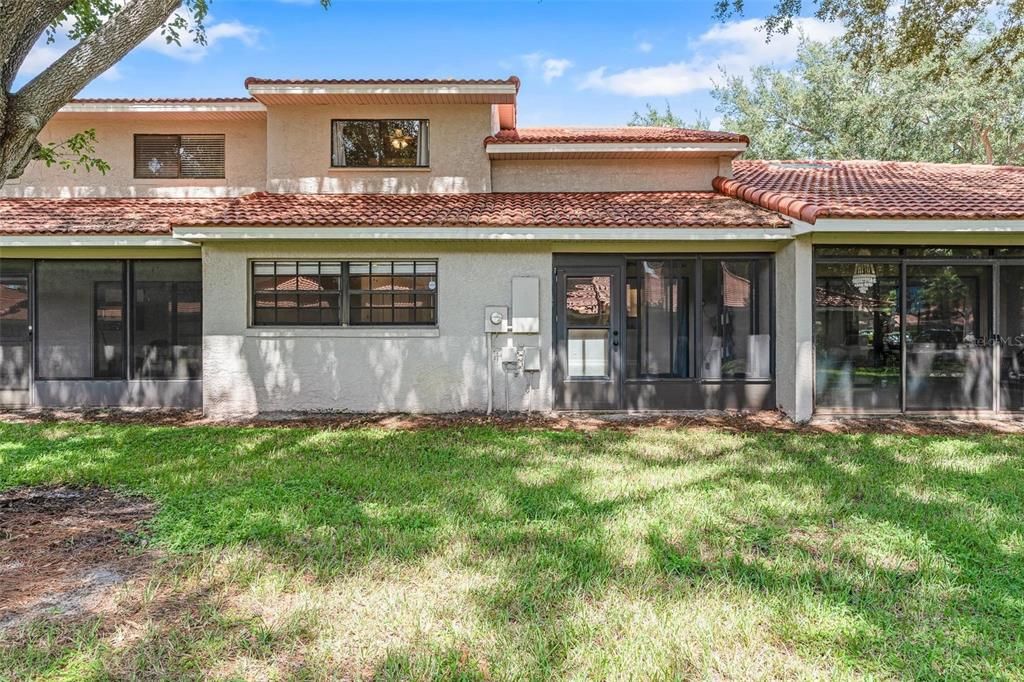 Под контрактом: $464,900 (3 спален, 2 ванн, 1670 Квадратных фут)