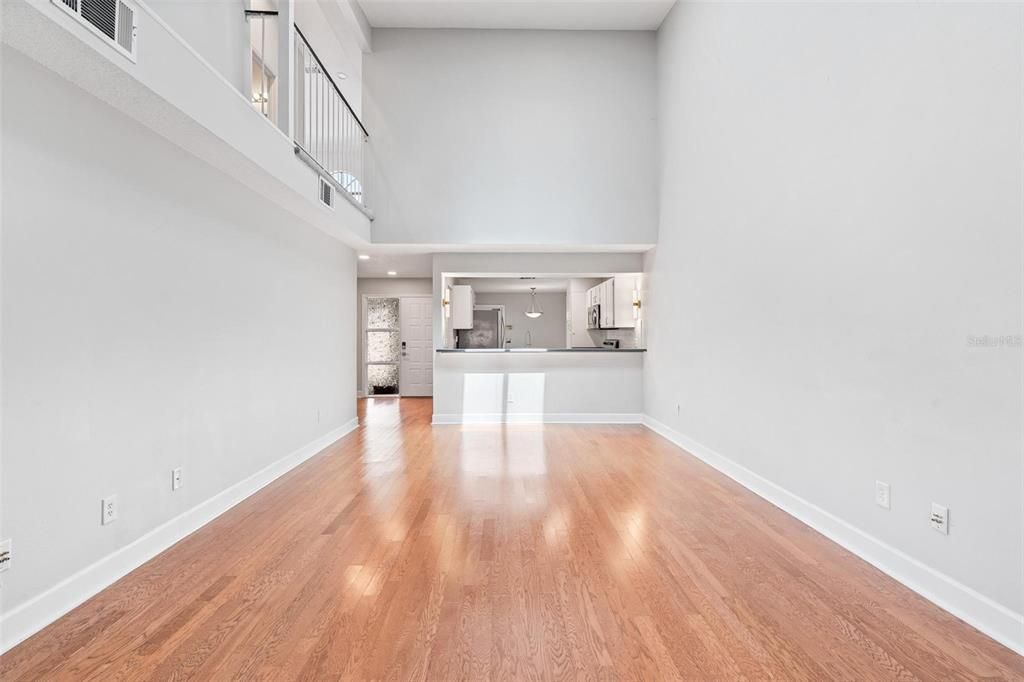 Под контрактом: $464,900 (3 спален, 2 ванн, 1670 Квадратных фут)