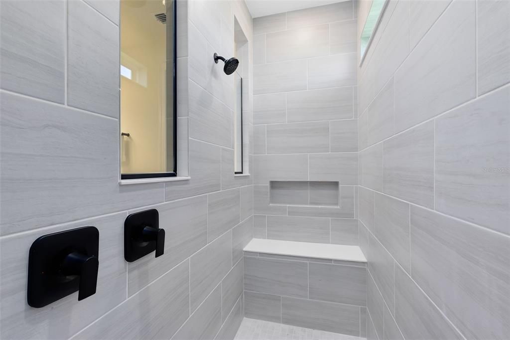 Под контрактом: $724,990 (3 спален, 2 ванн, 1935 Квадратных фут)