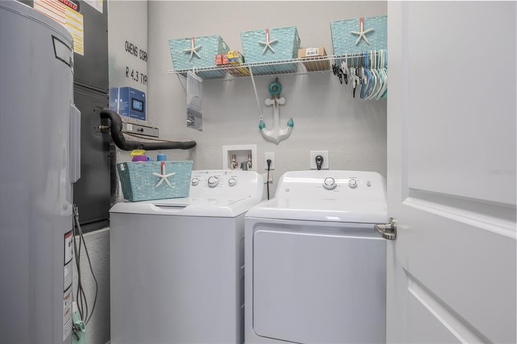 待售: $635,900 (2 贝兹, 2 浴室, 1384 平方英尺)