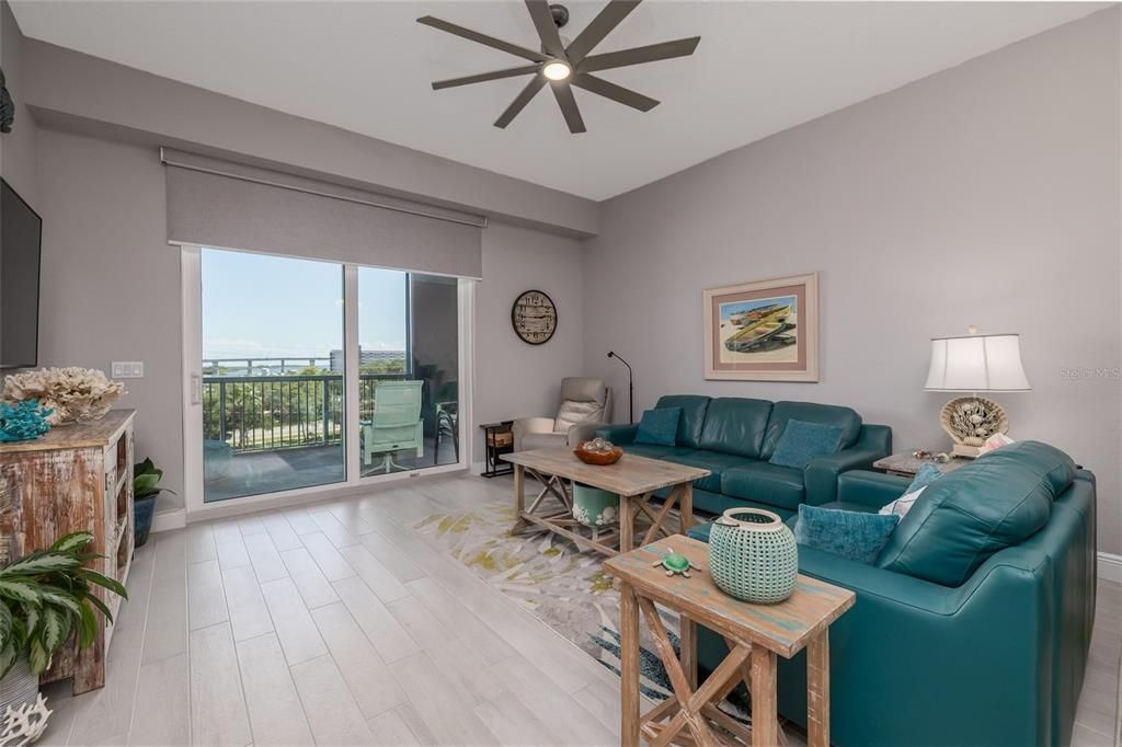 待售: $635,900 (2 贝兹, 2 浴室, 1384 平方英尺)